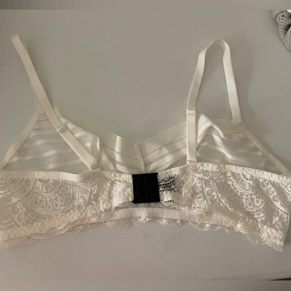 Brandnew Adore Me White lace & sheer design unwired Bra X28-05 - Picture 2 of 4